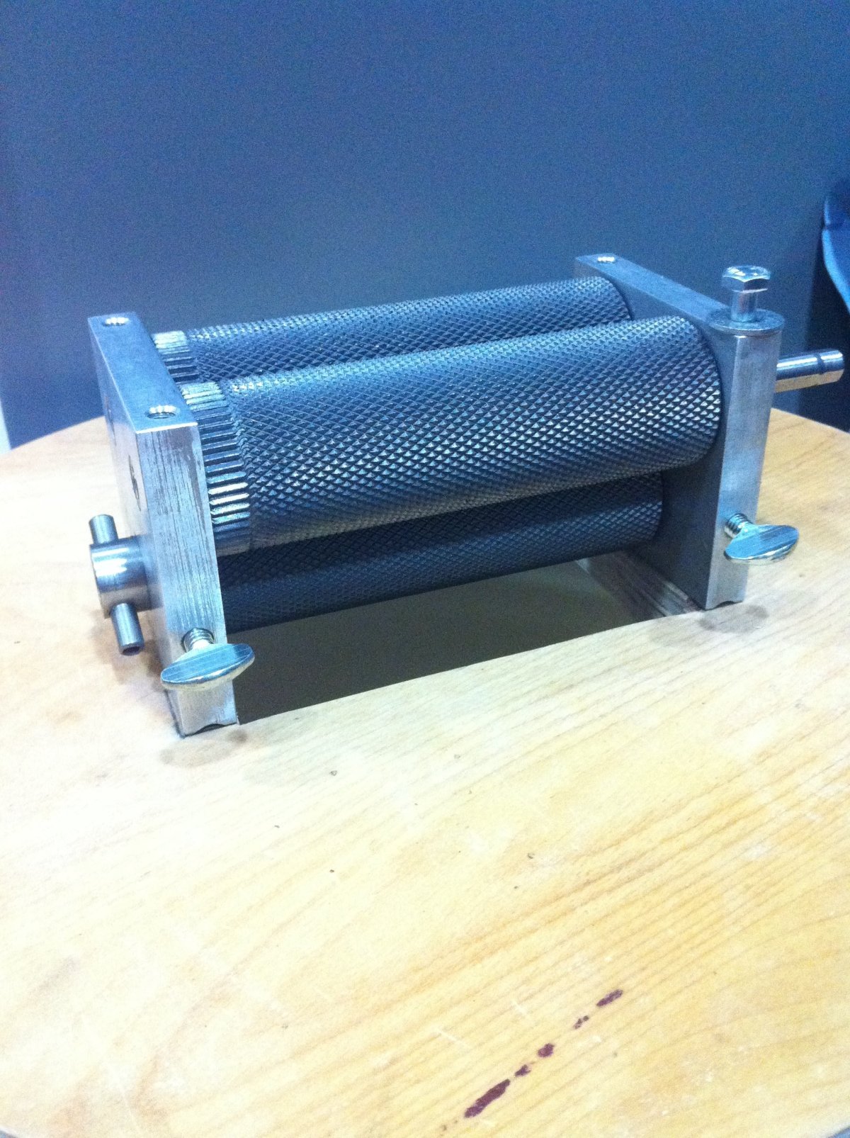 Зерноплющилка валковая мельница