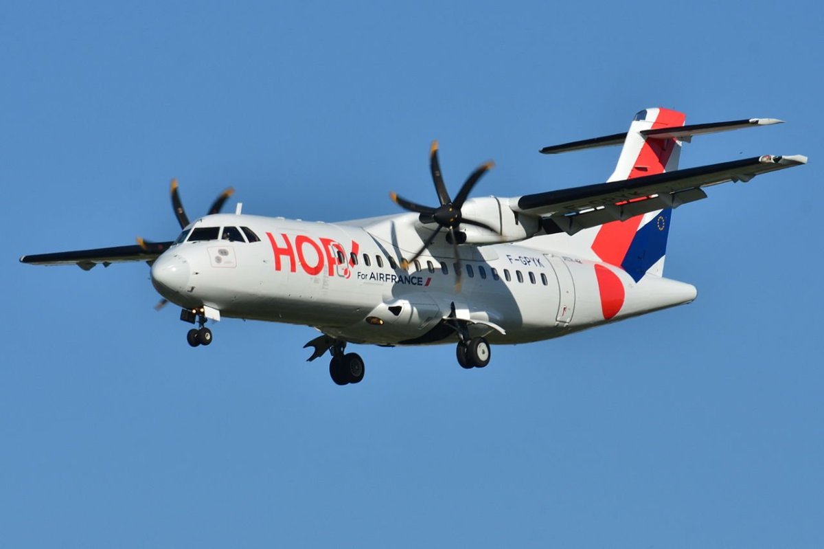 ATR 42 самолет