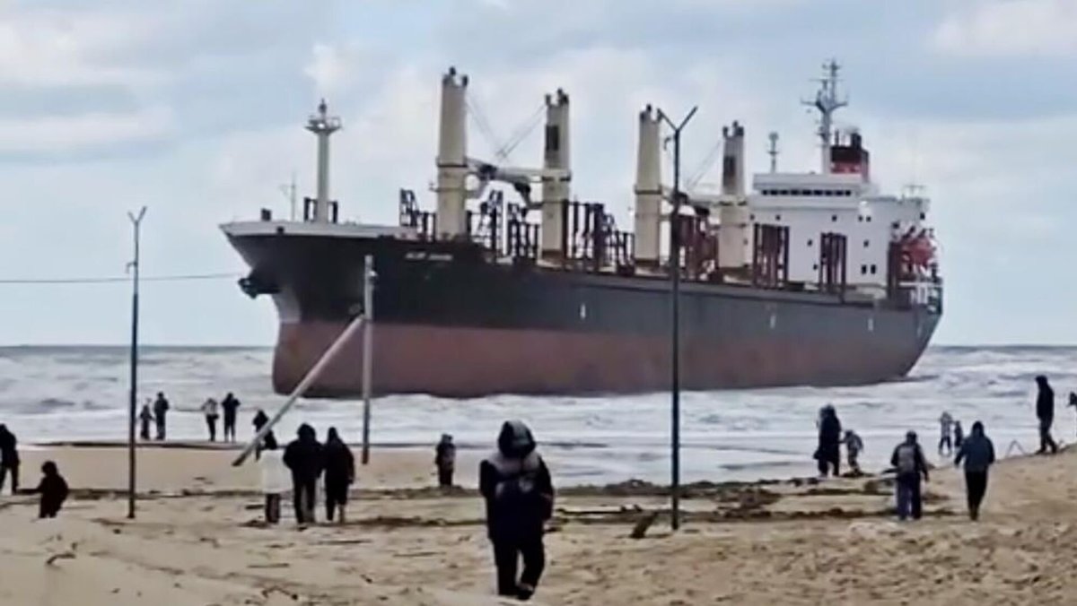 Сухогруз в Анапе на мели 2023