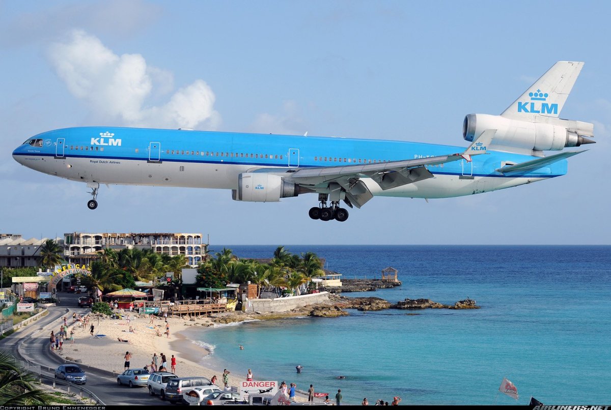 Дуглас МД 11