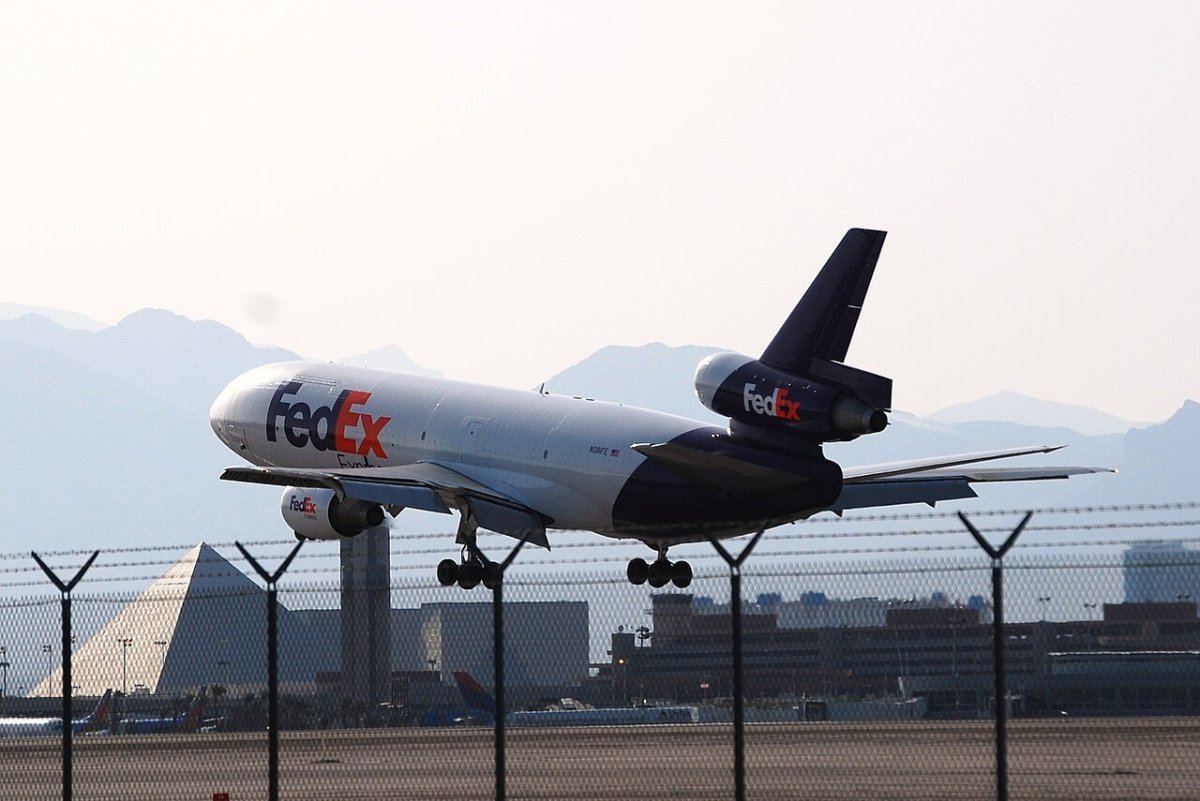 DC-11 FEDEX вид сбоку
