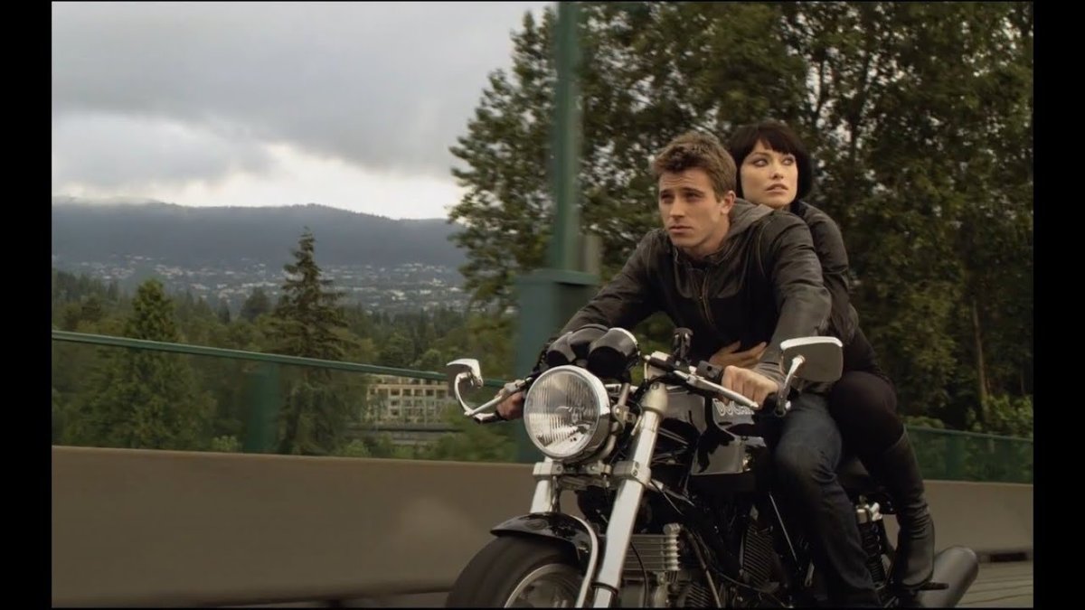 Трон фильм мотоцикл