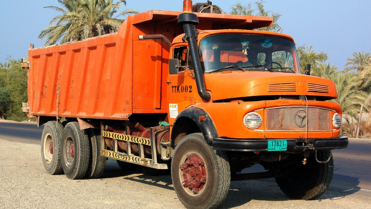 Mercedes-Benz 1634 Dump Truck