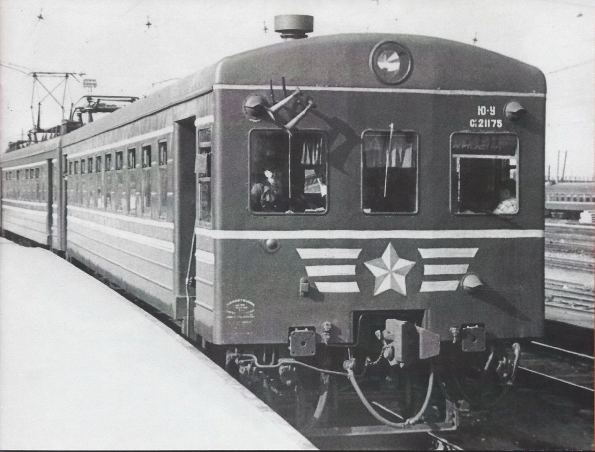 Электропоезд ср3-1775