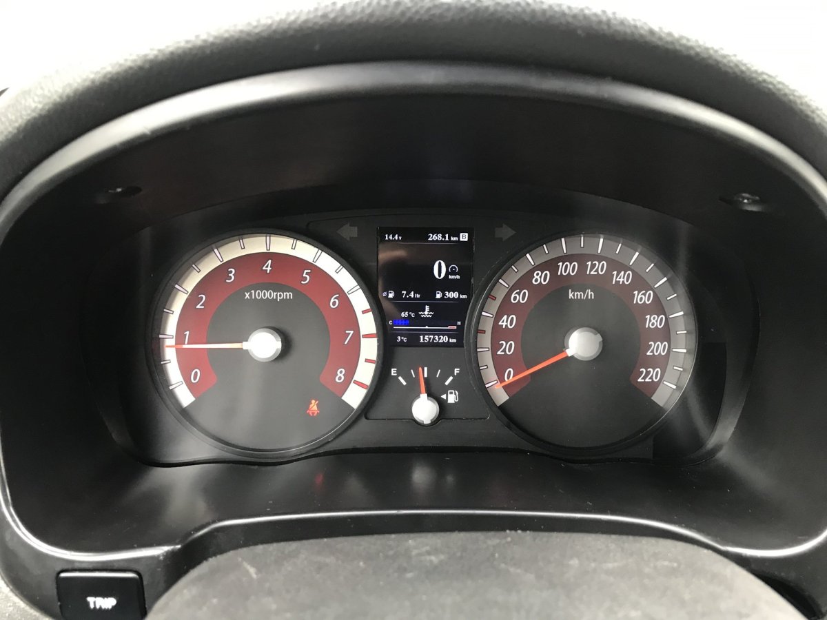 Kia Rio 2010 приборная панель