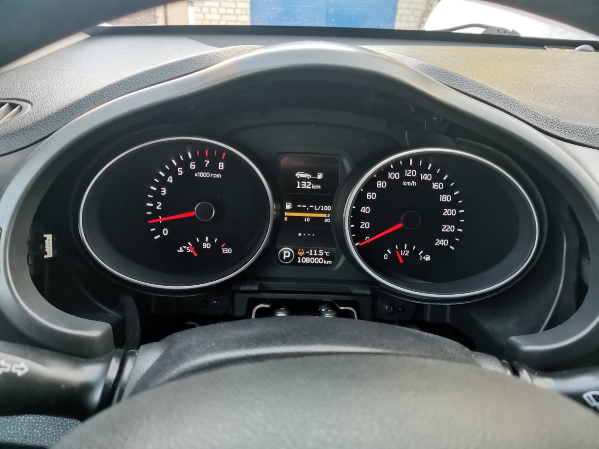 Kia Sportage 2014 приборная панель