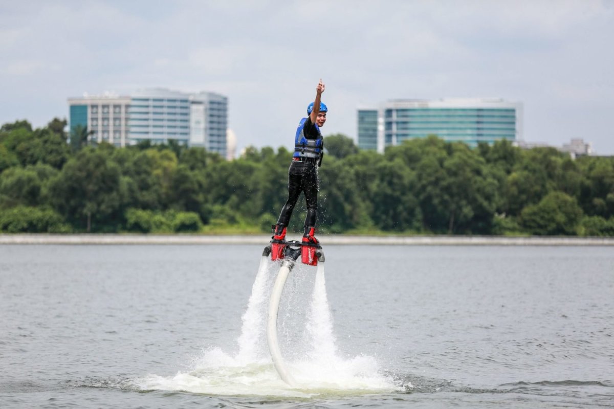 Денис Корнилович флайборд