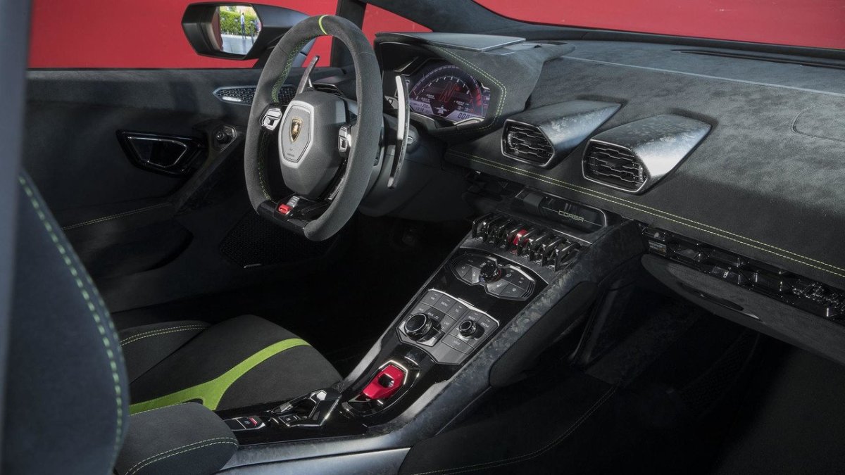 Lamborghini Huracan Performance салон