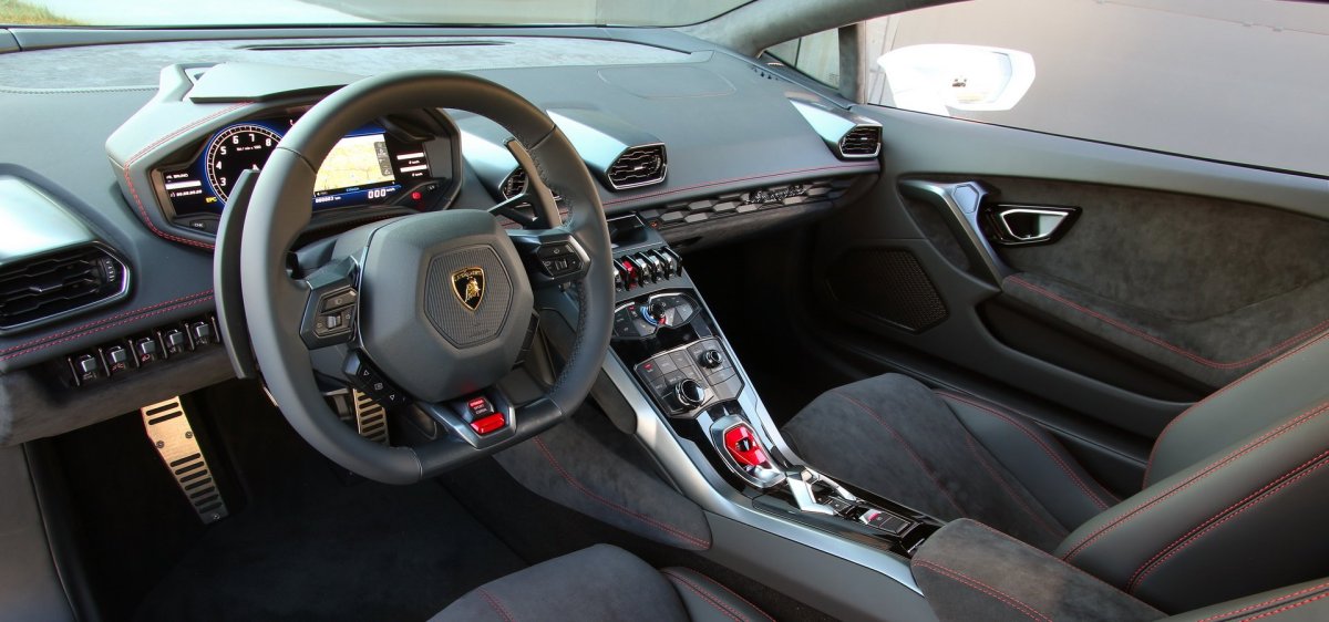 Салон Ламборгини Хуракан коробка передач