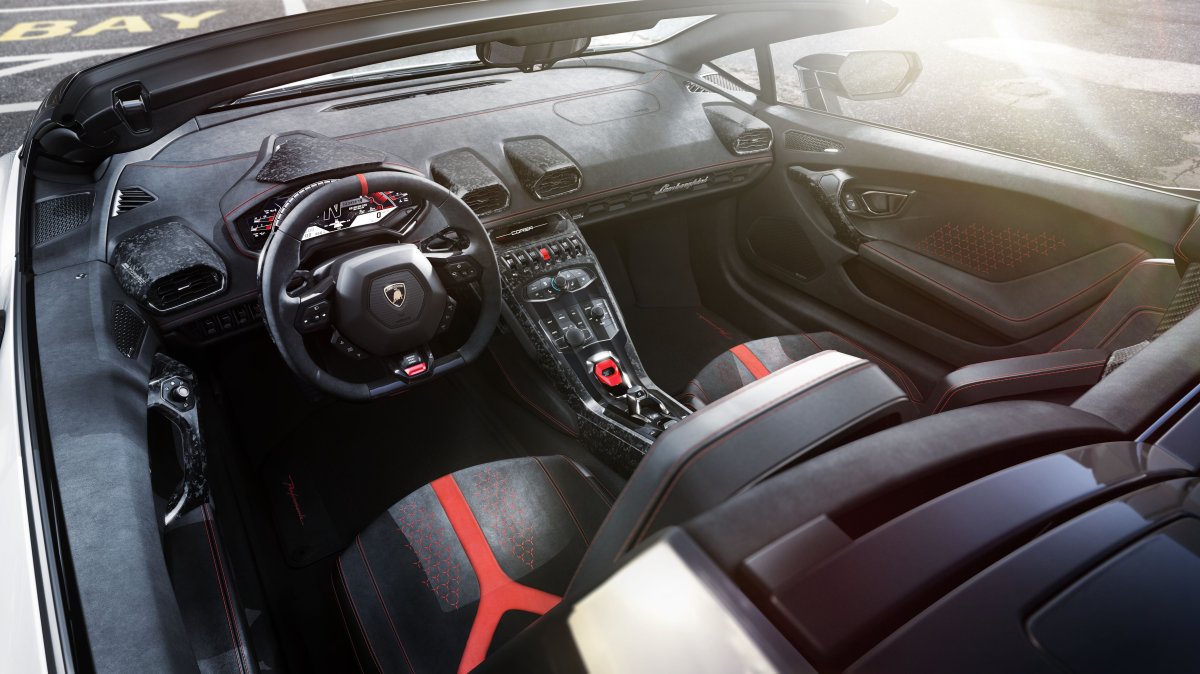 Lamborghini Huracan Performance 2018 салон