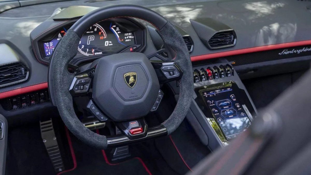 Салон Ламборгини Хуракан ево
