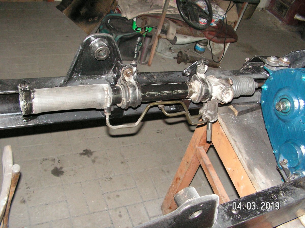 Рулевой гидроцилиндр сзади моста УАЗ