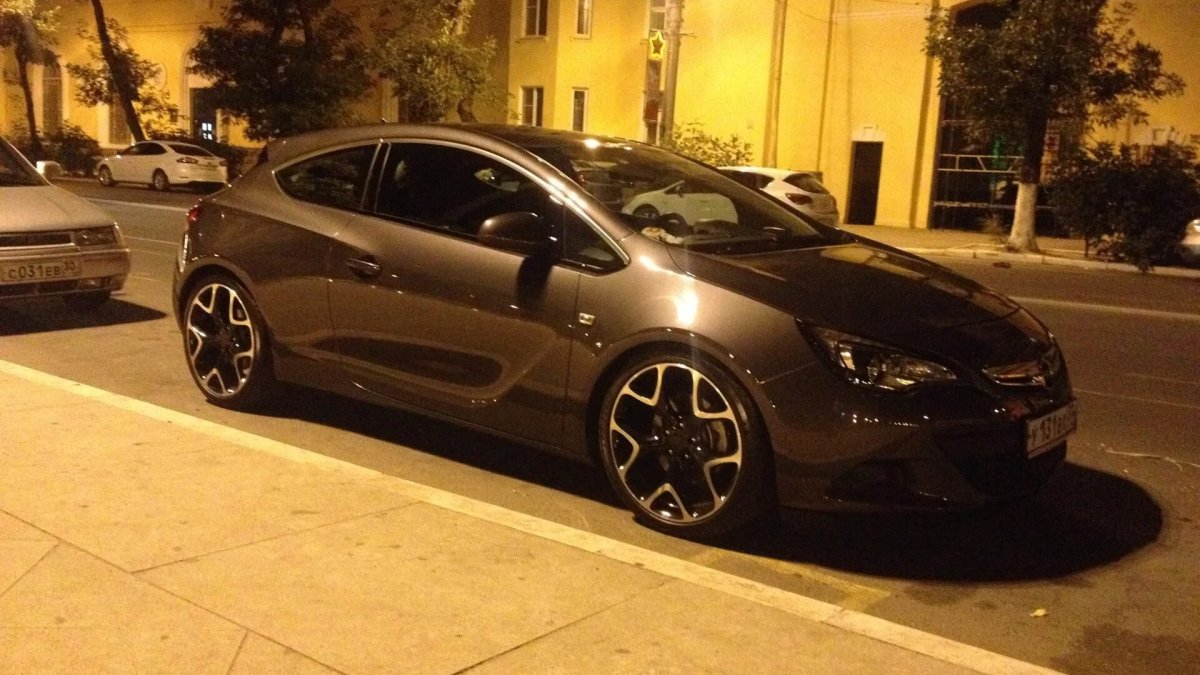 Опель Астра ГТС 2012