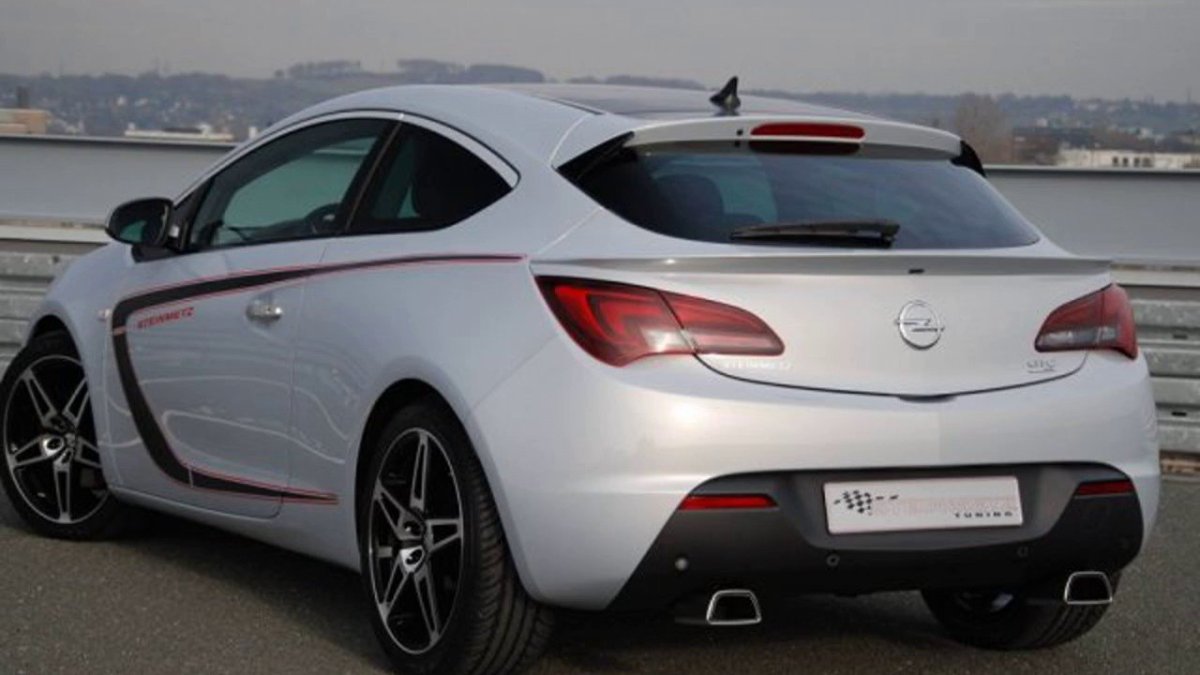 Opel Astra GTC 2011