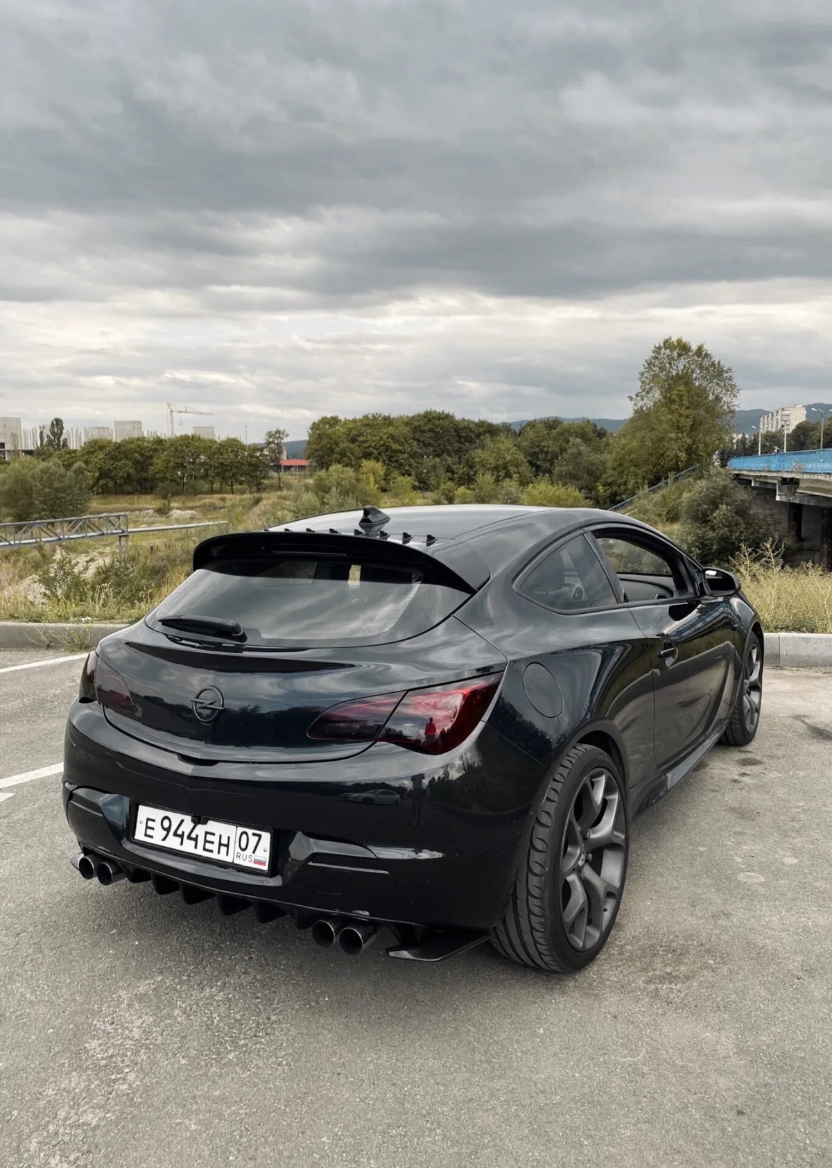 Opel Astra j GTC черный