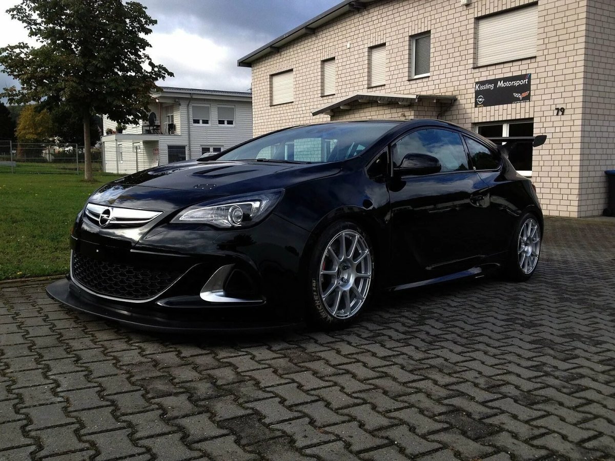 Opel Astra OPC черная