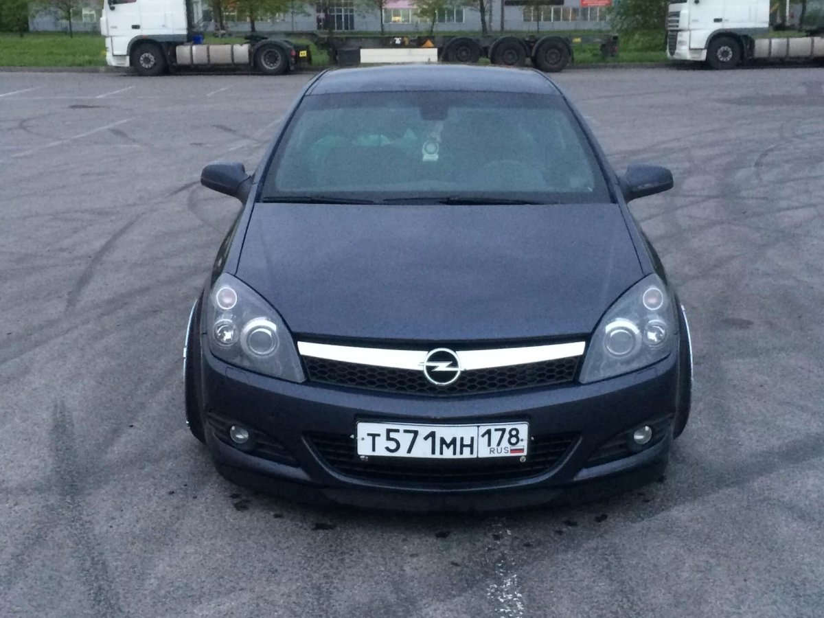 Опель Астра h седан морда