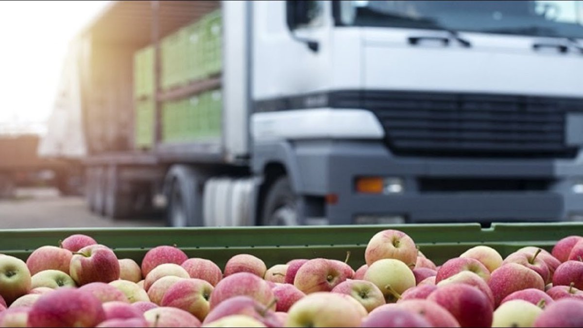 Грузовик с фруктами