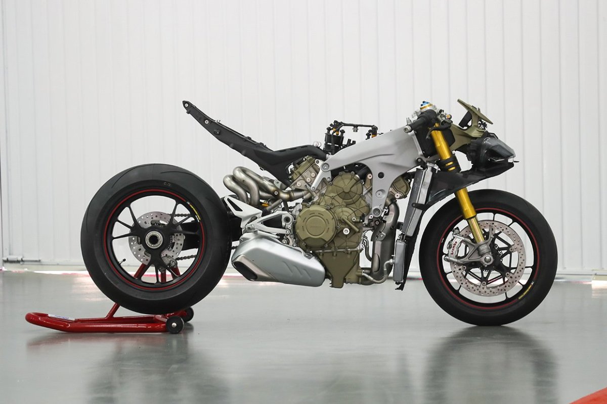 Ducati Streetfighter v4