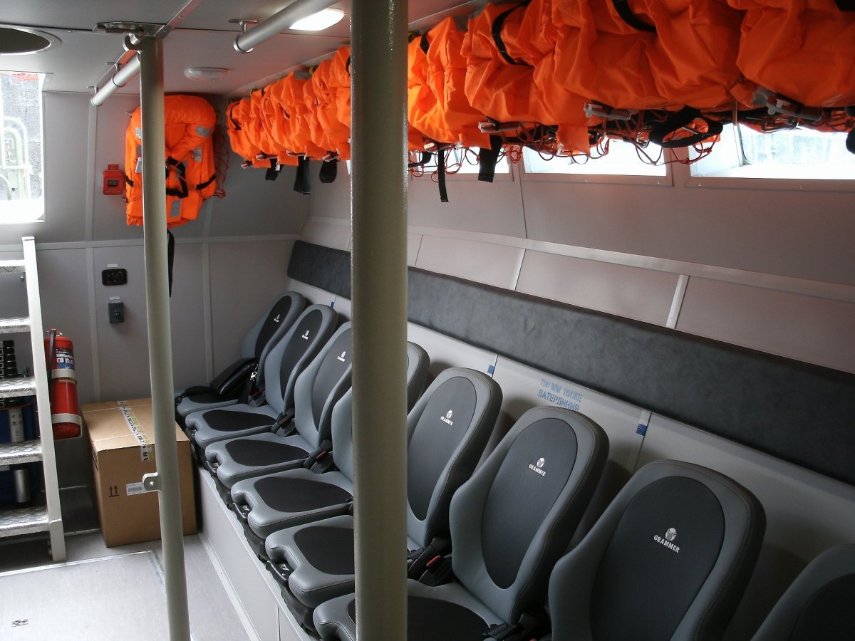 Катер Раптор внутри