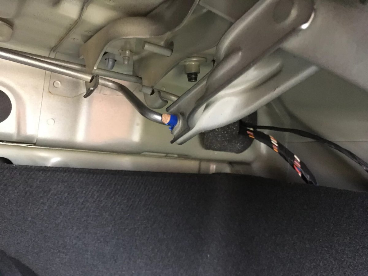 Автоматическое открытие багажника Киа Серато 2018 года