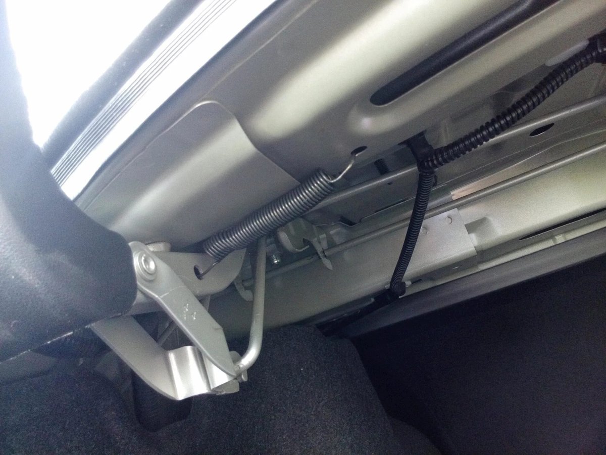 Пружины для багажника Тойота