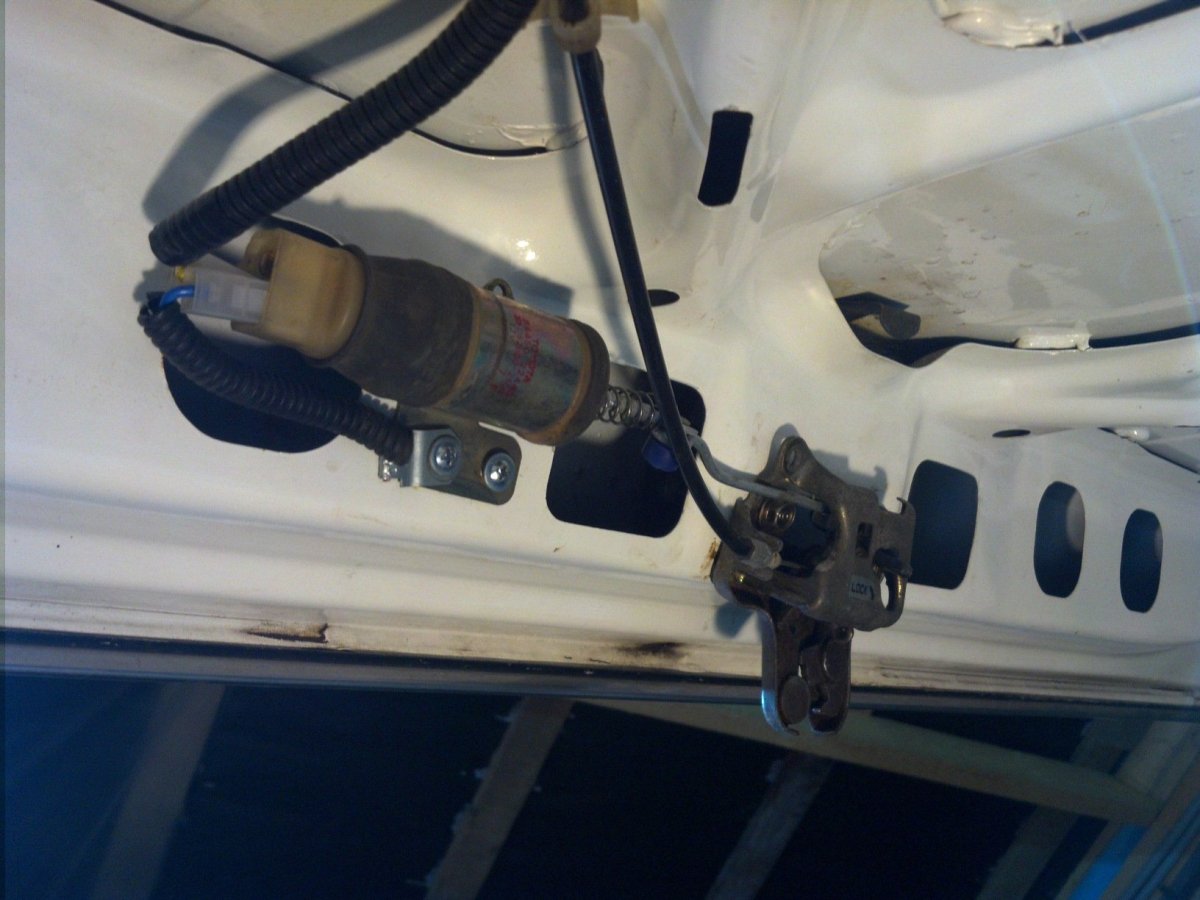 Привод открывания багажника 2115