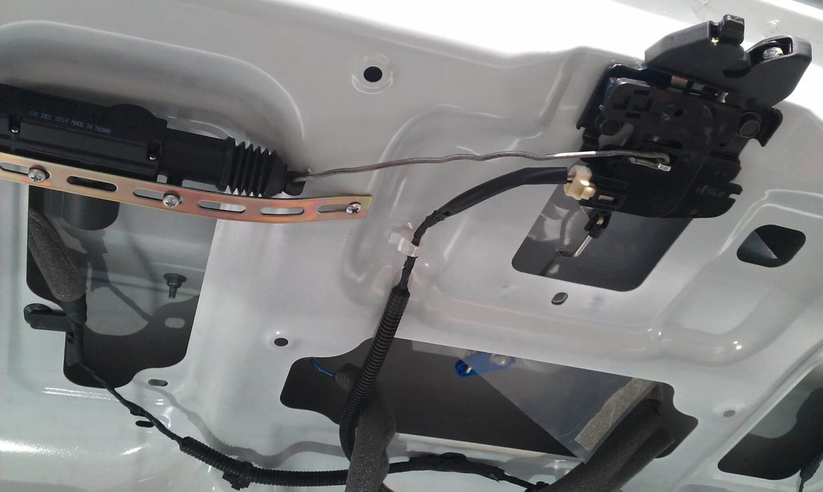 Открывание багажника Форд Куга 1