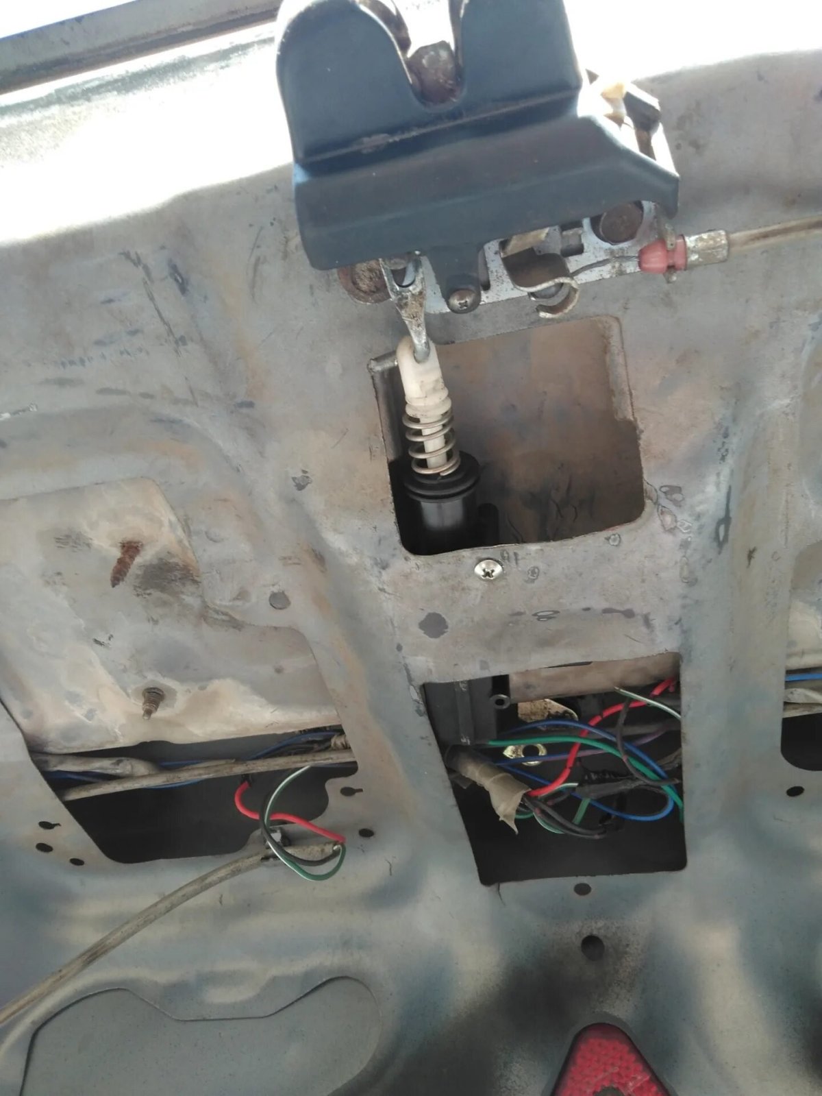 Замок багажника Галант 8