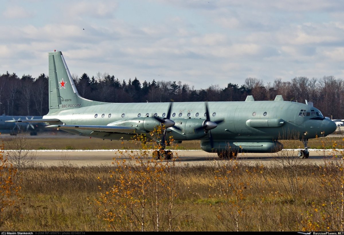 Самолет ДРЛО ил 20