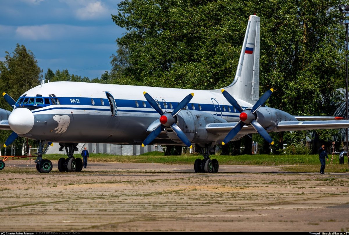 Самолет ил -20м