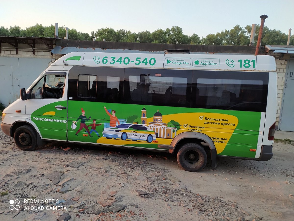 Машина обклеена корпоративная