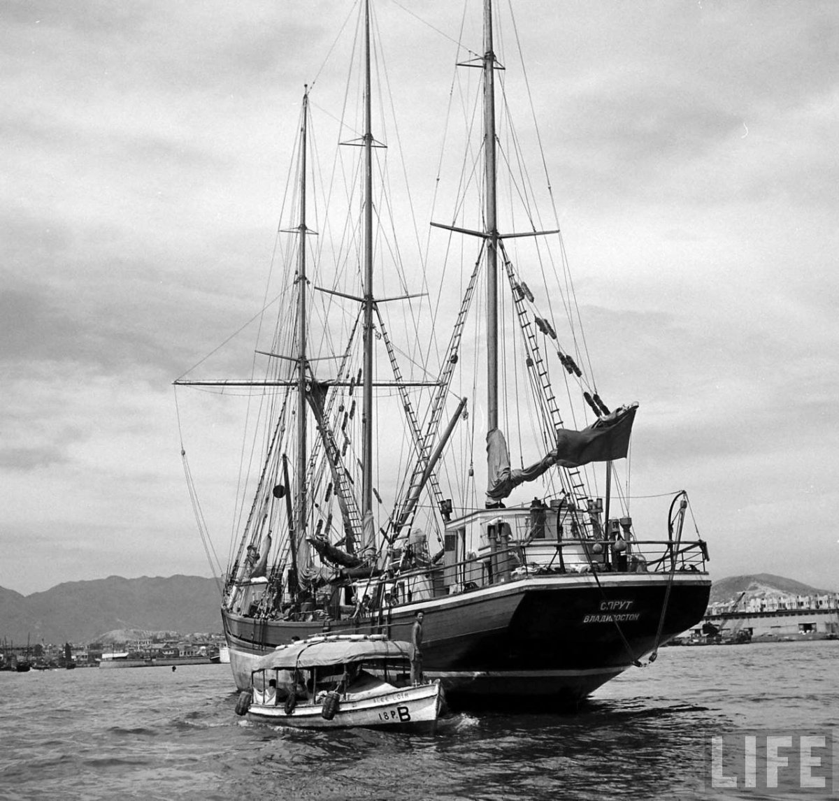 Баркентина Севастополь