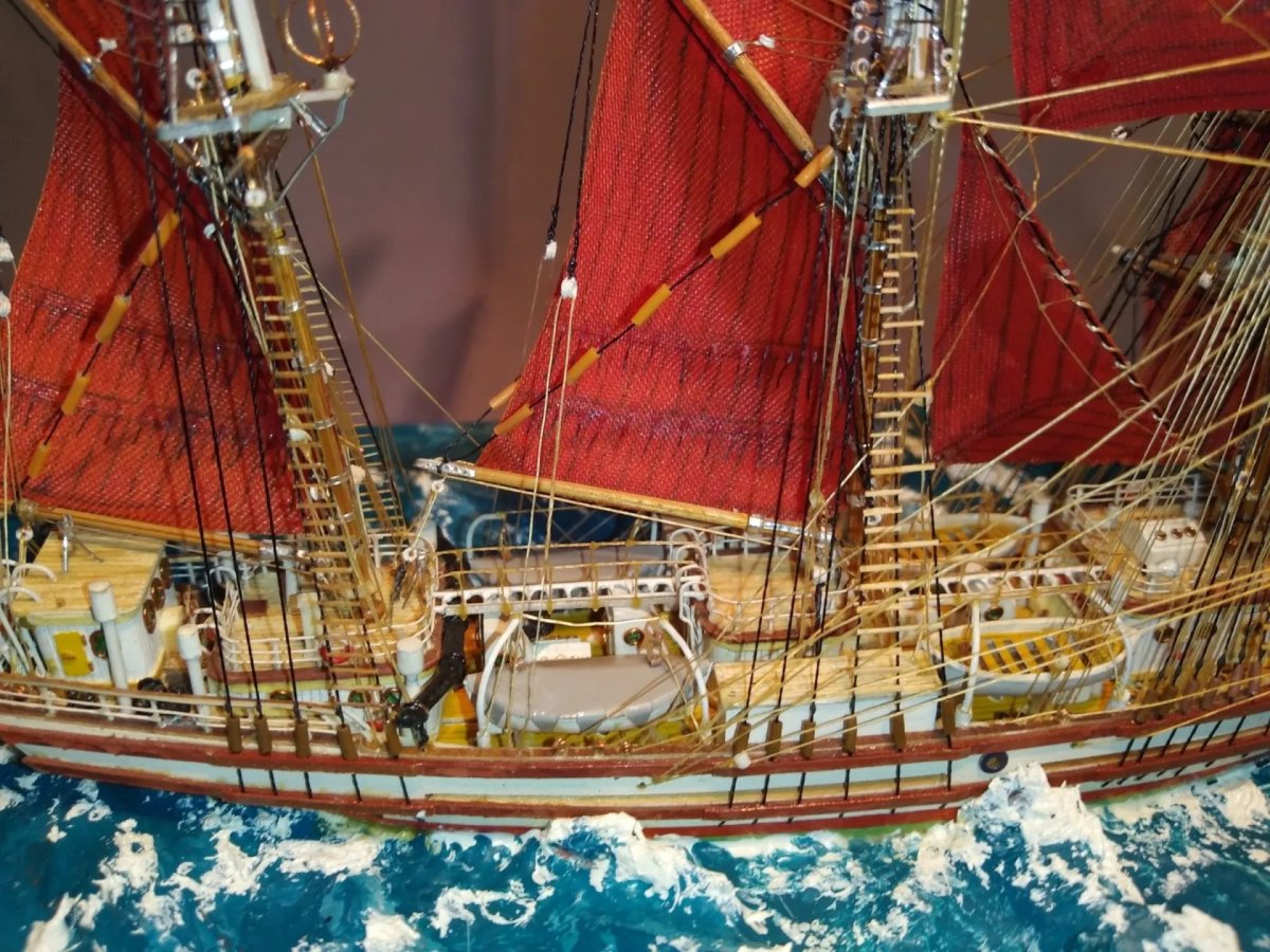 Модель баркентина Вега