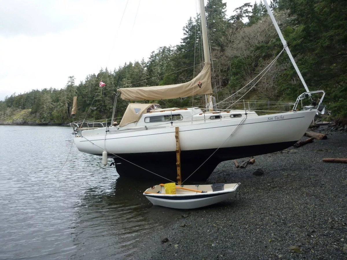 Яхта Альбин Вега 27