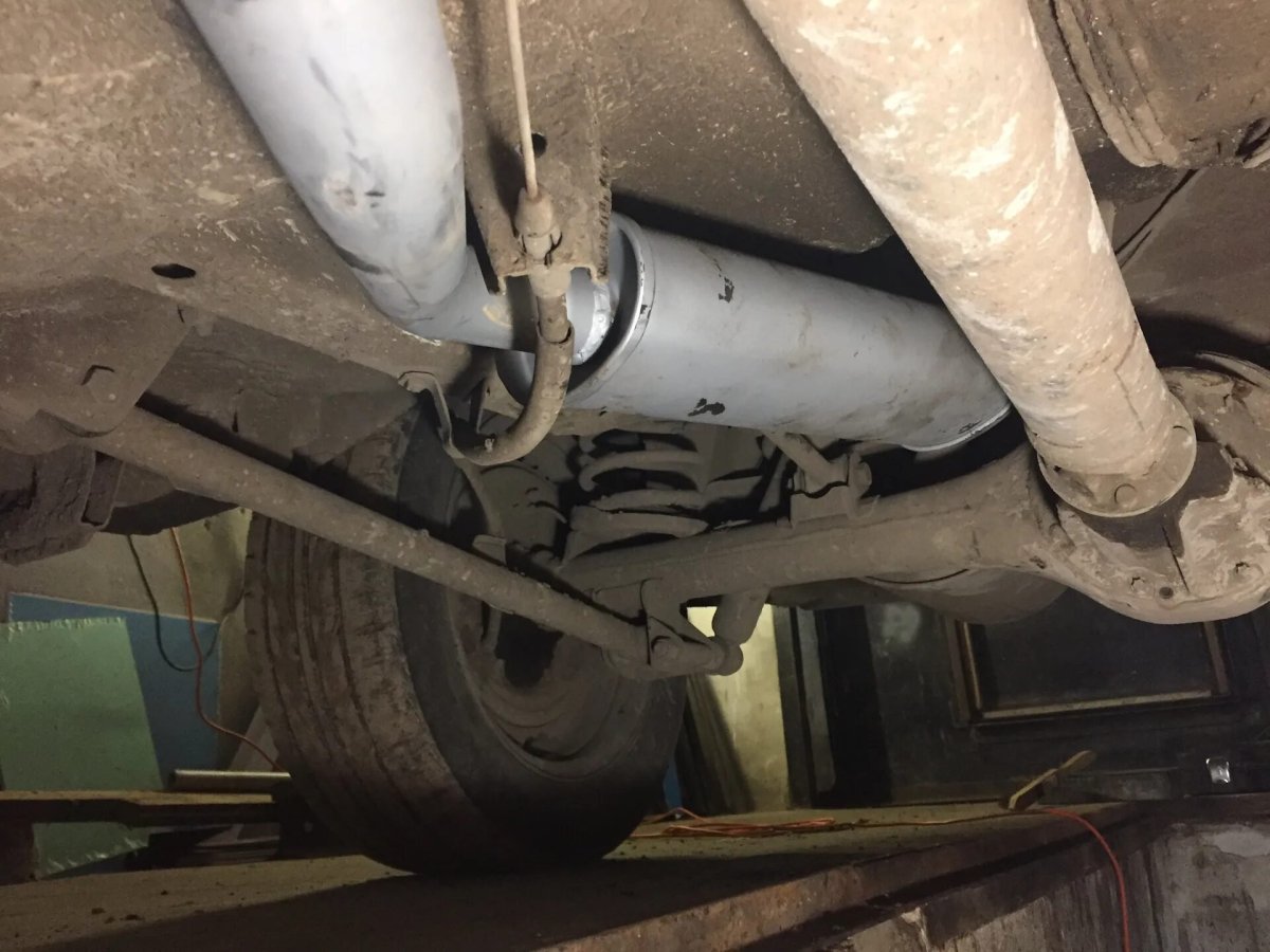 Крепление выхлопной системы ВАЗ 2107 инжектор