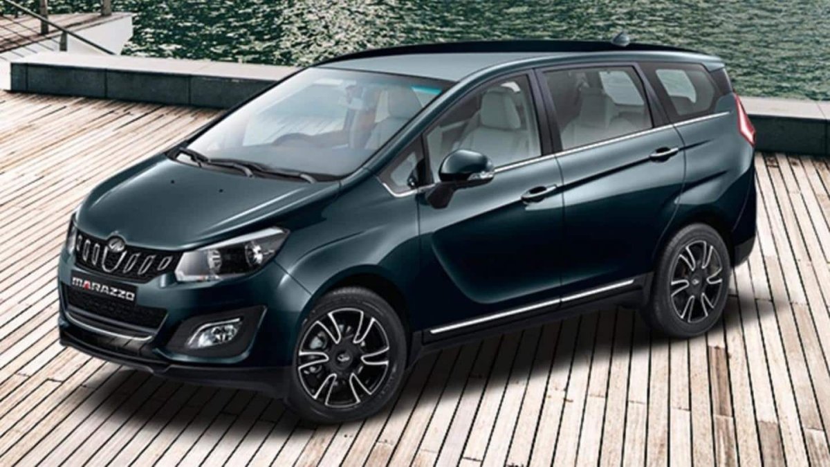 Mahindra Marazzo сбоку