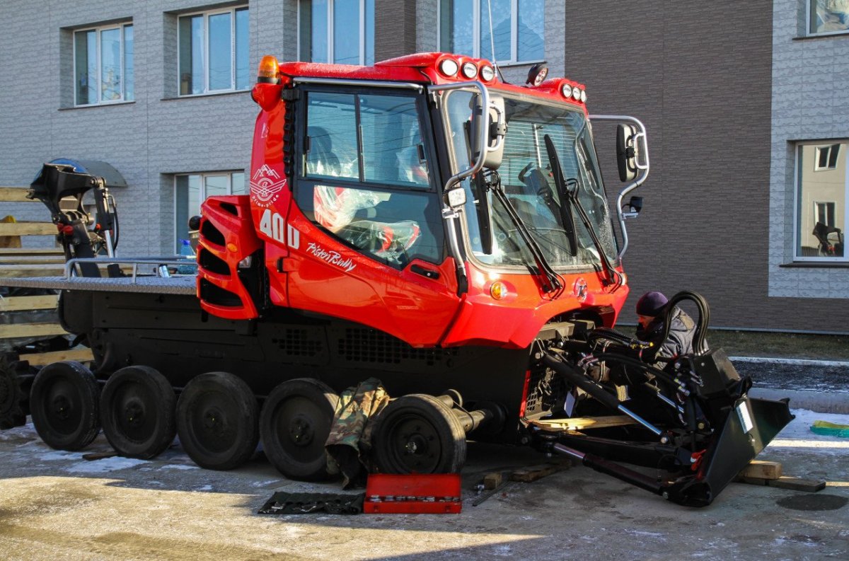 Ратрак Пистен булли 400