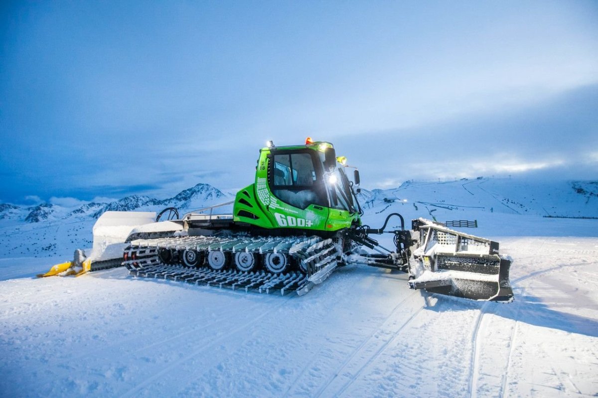 Ратрак Пистен булли 100