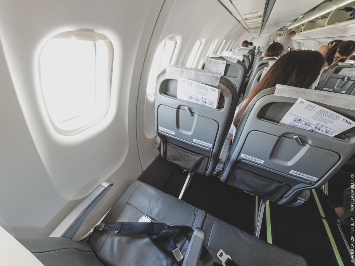 ATR 72 самолет салон