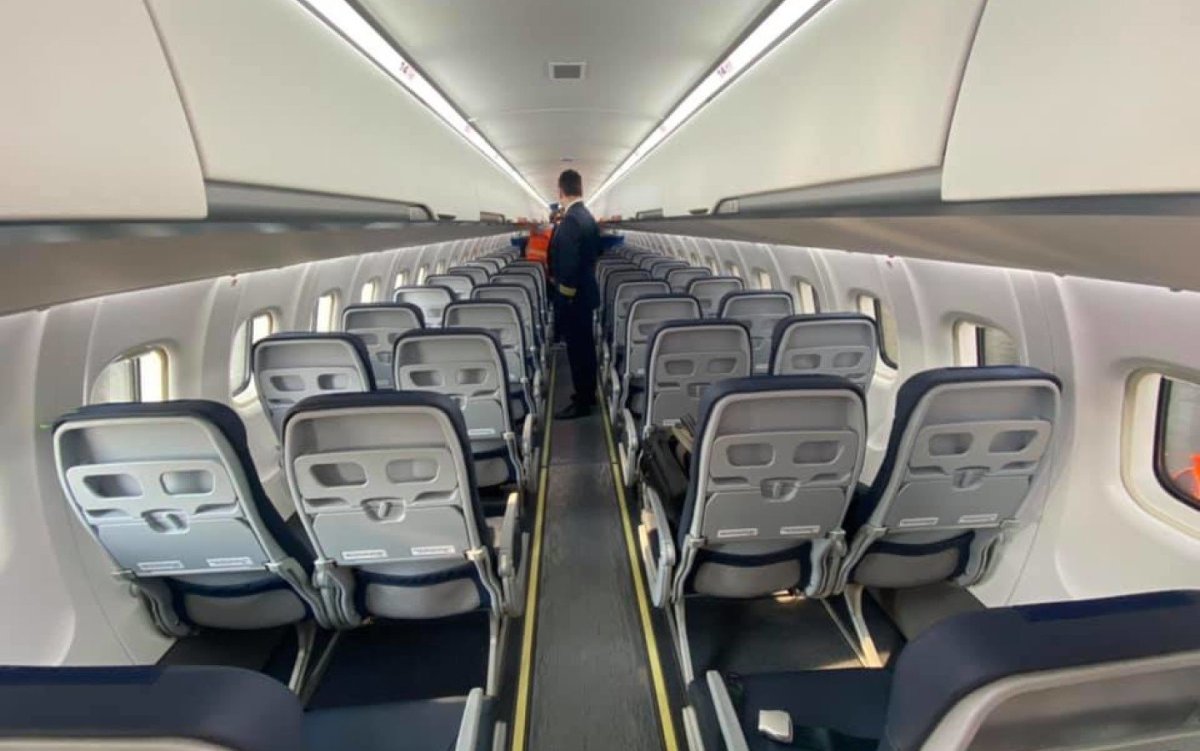 ATR 72 ЮТЭЙР самолет салон