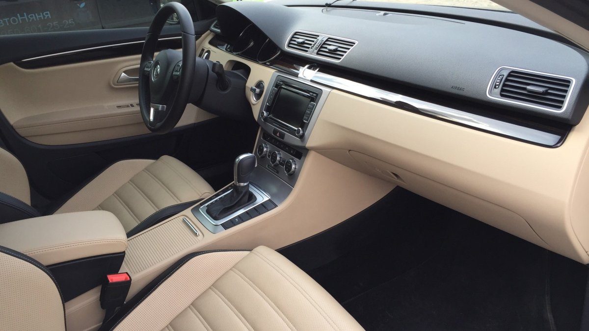 Фольксваген Пассат СС салон белый