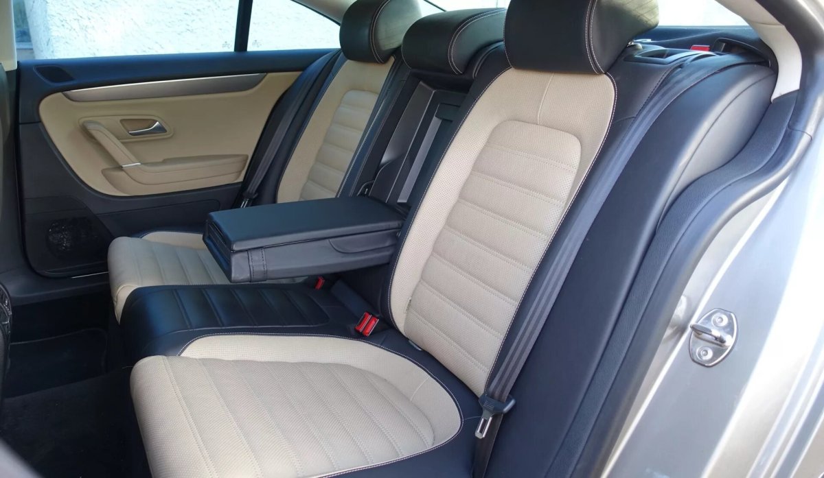 Фольксваген Пассат СС 2010 салон сзади