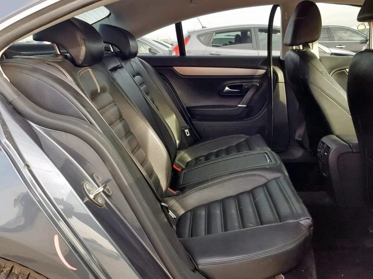 Фольксваген Пассат СС 2012 года салон