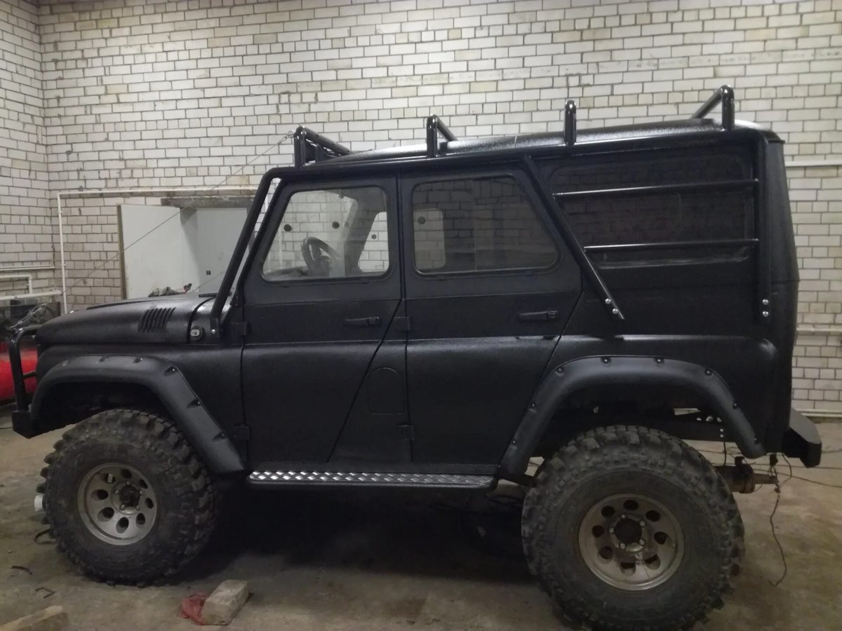 УАЗ 469 В обвесе черный