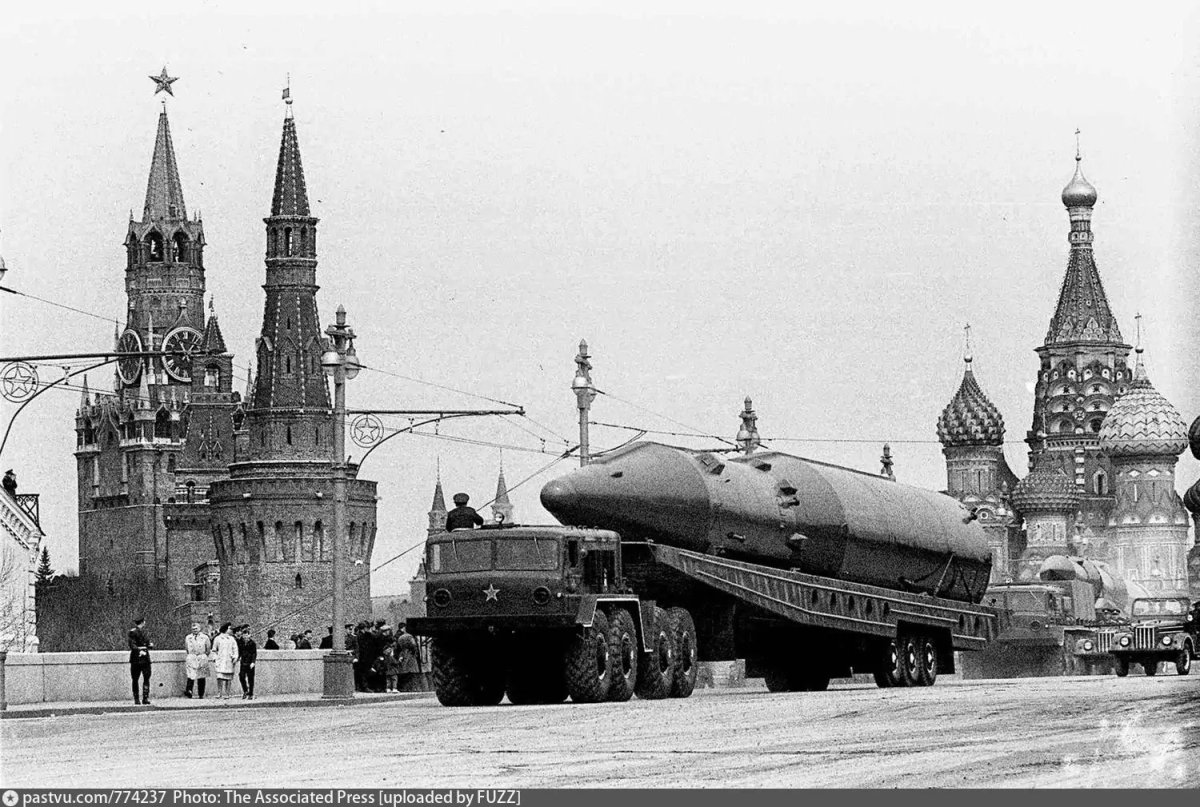 Парад Победы 1965 года на красной площади в Москве