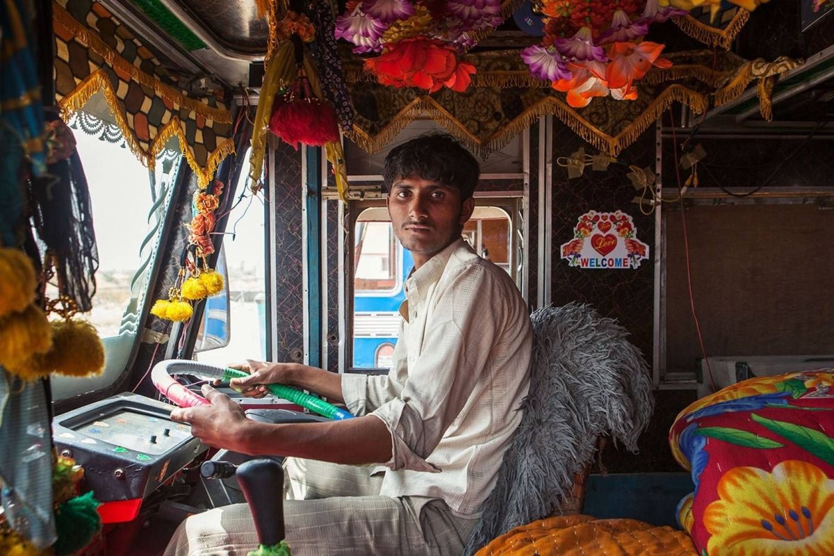 Индийские дальнобойщики и их Грузовики