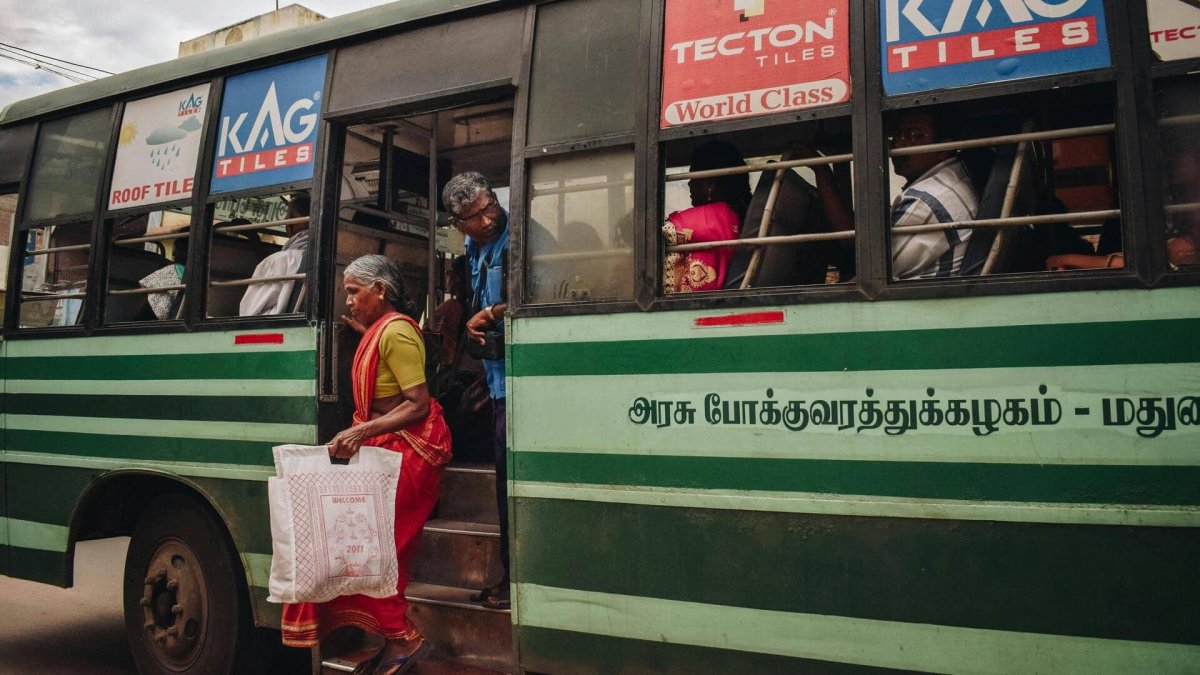 Двухэтажный автобус в Индии