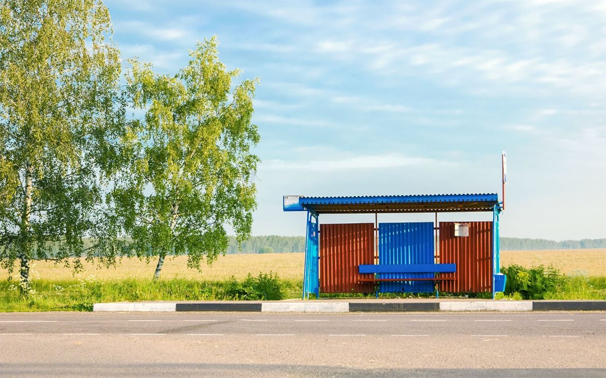 Автобусная остановка в деревне