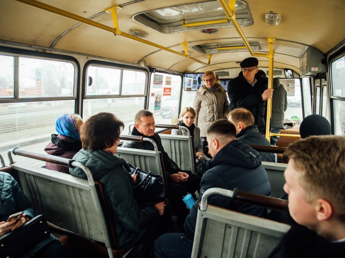 Пассажиры в ПАЗИКЕ